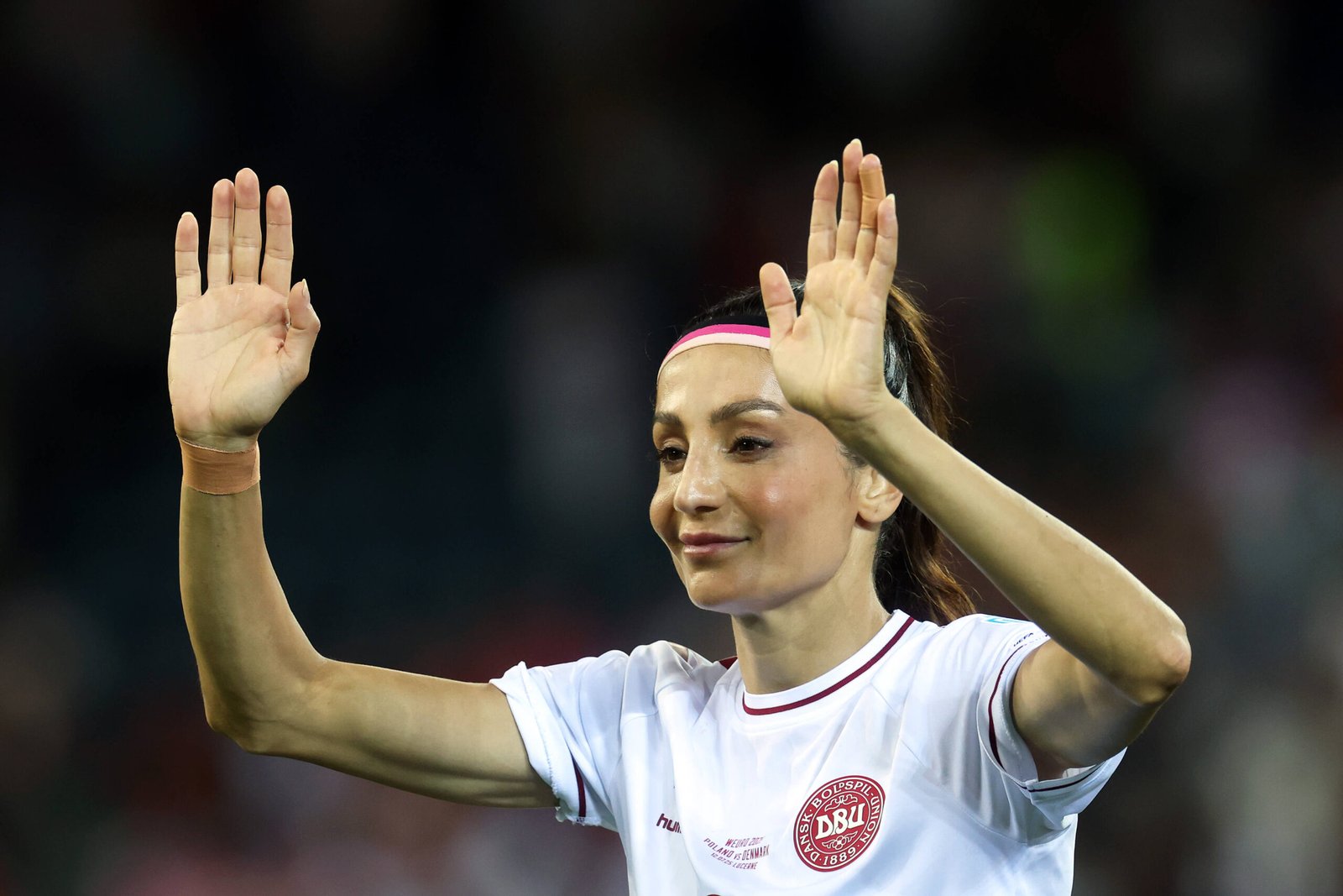 Nadia Nadim: De refugiada afgana a ícono del fútbol y la medicina